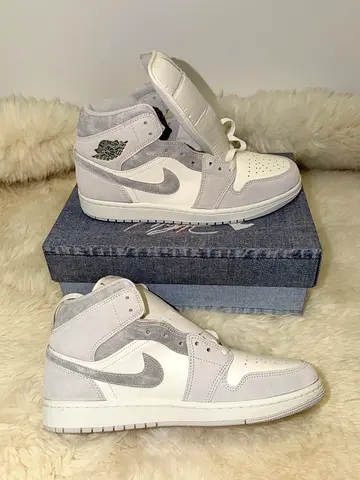 Light Grey  White High-Top Sneakers (Air Jordan style) - Size UK 8 EU 42.5