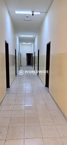٣٠ غرفة | جاهزة للسكن | ٣١٠٠ درهم إماراتي للغرفة | مكيف هواء متوفر | تتسع من ١٠ إلى ١٢ شخصًا