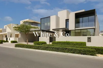 LAGOON BACKING | NEGOTIABLE | LANDSCAPED