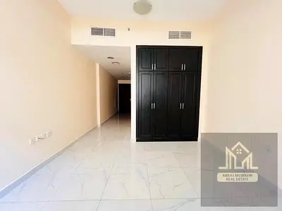 6 check payment ready to move studio close to the park