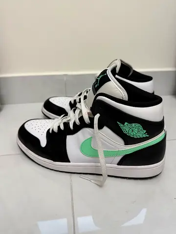 Air Jordan 1 High Sneakers – Black/White/Green – Excellent Condition For sale