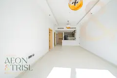 1 BR Apartment w/ Large Study I Circle Mall View