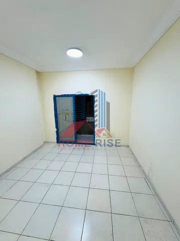 Luxury 2bhk close Hall with balcony near sahara center with 6 cheque