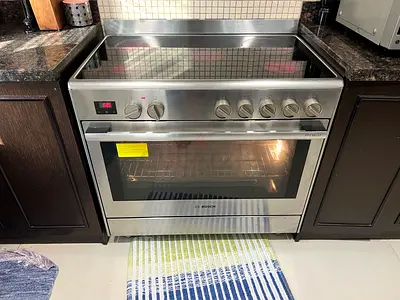 Bosch Series 8 Electric Ceramic Cooker 90cm Barely Use Same As New