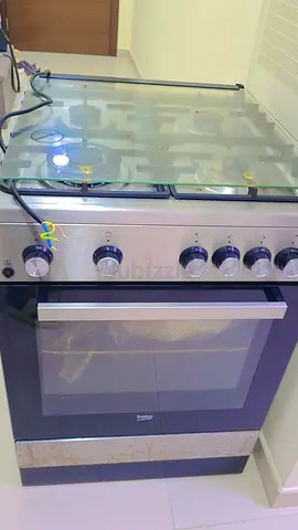 Freestanding Gas Cooker with Oven and Glass Top - Good Working Condition