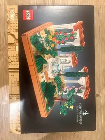 FLASH SALE BRAND NEW LEGO 10359 ICONS FOUNTAIN GARDEN