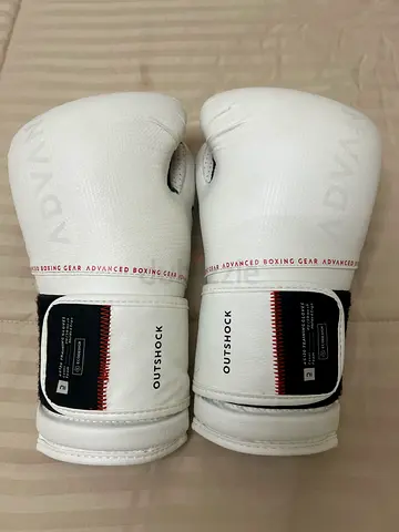 Twin set OutShock professional boxing gloves for MMA and Boxing -8Oz size Light-Medium size