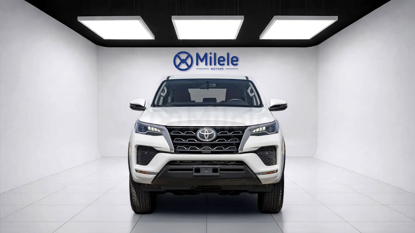 Toyota Fortuner 2025 — photo 1 of 20