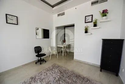 Spacious Fully Furnished upgraded with balcony