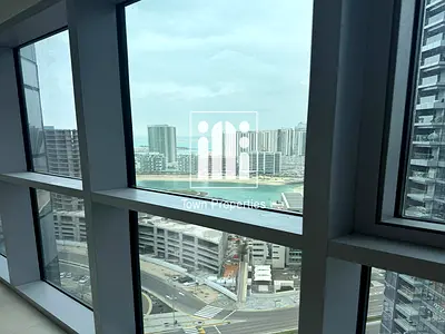 شـقـة جـديـدة | 3 غـرف + خـادمـة | إطـلالـة مـائـيـة | مـوقـع اسـتـراتـيجي |