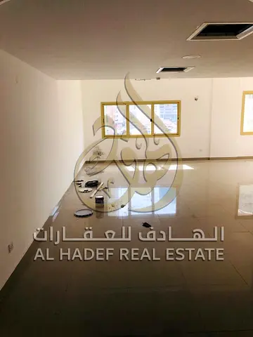 شقة ثلاث غرف وصالة مع غرفة خادمة ماستر للإيجار في المجاز 2 شارع جمال عبد الناصر مع جيم ومسبح وملعب تنس و2 بلكونة موقع مميز قريب من جميع الخدمات والمدا