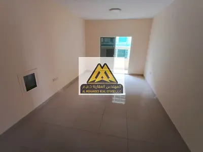 شقة غرفتين وصالة للإيجار في الحميدية 1 عجمان | بلكونة | خزائن بالحائط | تكييف مركزي | موقع مميز