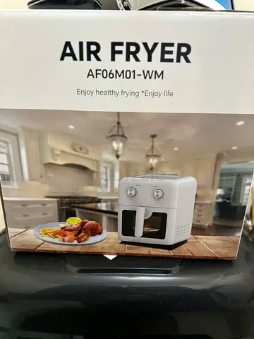 Compact AF06M01-WM Air Fryer - White, Like New
