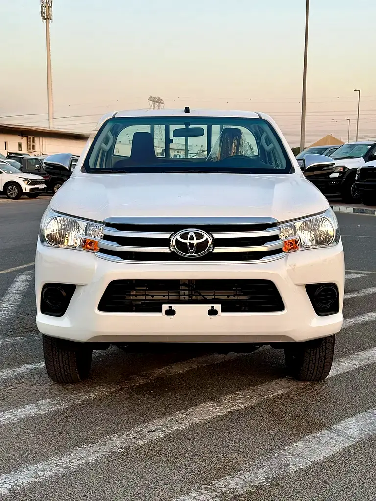 Toyota Hilux 2026 — photo 1 of 16