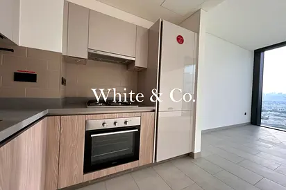 Bright | One Bedroom Plus Study | Balcony