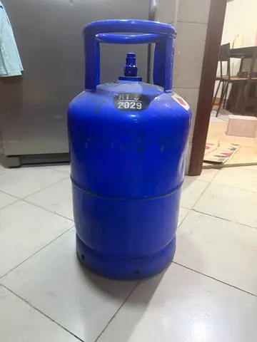 Old Gas Cylinder – Full, Never Used