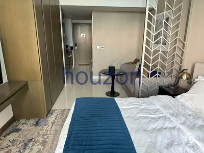 Bright Studio | Vacant | Canal & Pool View