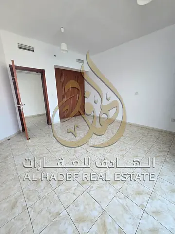 🏡 شقة غرفتين وصالة + غرفة خادمة للإيجار في المجاز 3  فرصة ممتازة للسكن في منطقة المجاز 3 مع خدمات مميزة وتشطيب عملي يناسب العائلات.  ✨ تفاصيل الشقة: