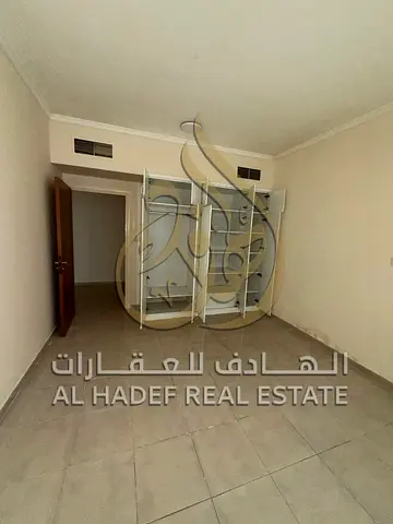 للإيجار السنوي في الشارقة – منطقة التعاون  شقة مميزة بموقع حيوي في منطقة التعاون، بجوار مستشفى دبليو ويلسون التخصصي، قريبة من مخرج دبي وجميع الخدمات،