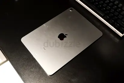 iPad Air 4 64GB - Works Perfect (Slight Cracked Glass)