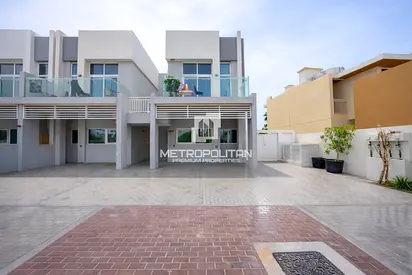 1BR + Study | Private Garden | Vacant | Townhome