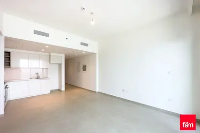 Vacant Like New High Floor Bright