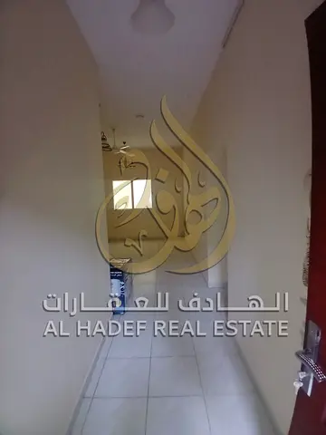 ✨ متاح الآن للإيجار في الشارقة – منطقة الرولة ✨ فرصة مميزة للسكن في قلب الشارقة 💖، متاح شقة غرفتين وصالة 🛏️🛋️، بموقع استراتيجي قريب من جميع الخدمات
