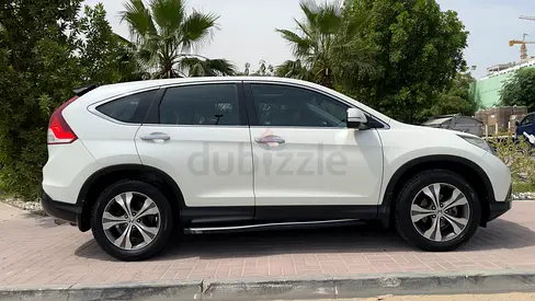 Single Owned Top Version Honda CR-V Pearl White GCC Specs Sunroof With Full Original Paint