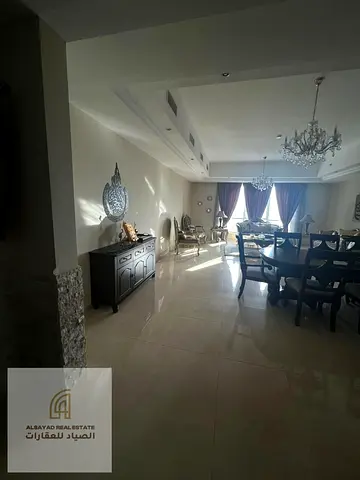 للبيع شقه غرفتين وصاله بالمجاز 3 اطلاله ع كورنيش البحيره مقسمه لثلاث غرف مع موقف مخصص امن وحرلسه ع مدار الساعه وقريبه من وجهات الشارقه