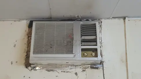 Window air conditioner unit - used, working like new.