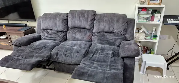 Three seater sofa recliner