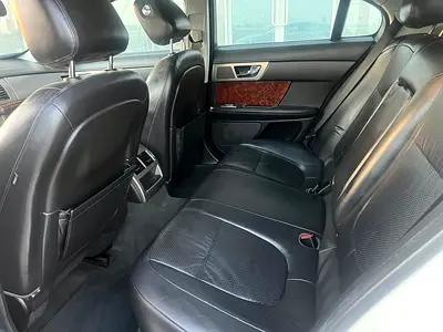 صورة 10 لـ 2010 Jaguar XF