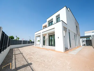 Spacious 4BR Villa | Single Row | Community Expert