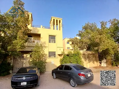 Includes electricity, water, and air conditioning. Freehold ownership. Large spaces.