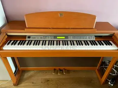 Yamaha Clavinova CLP 170C piano in very good condition with piano bench. Free delivery with warranty