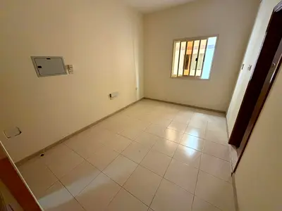 فرصة مناسبة للسكن في استوديو داخل الحميدية – عجمان، بموقع مميز قريب من المحكمة والجامعة.
