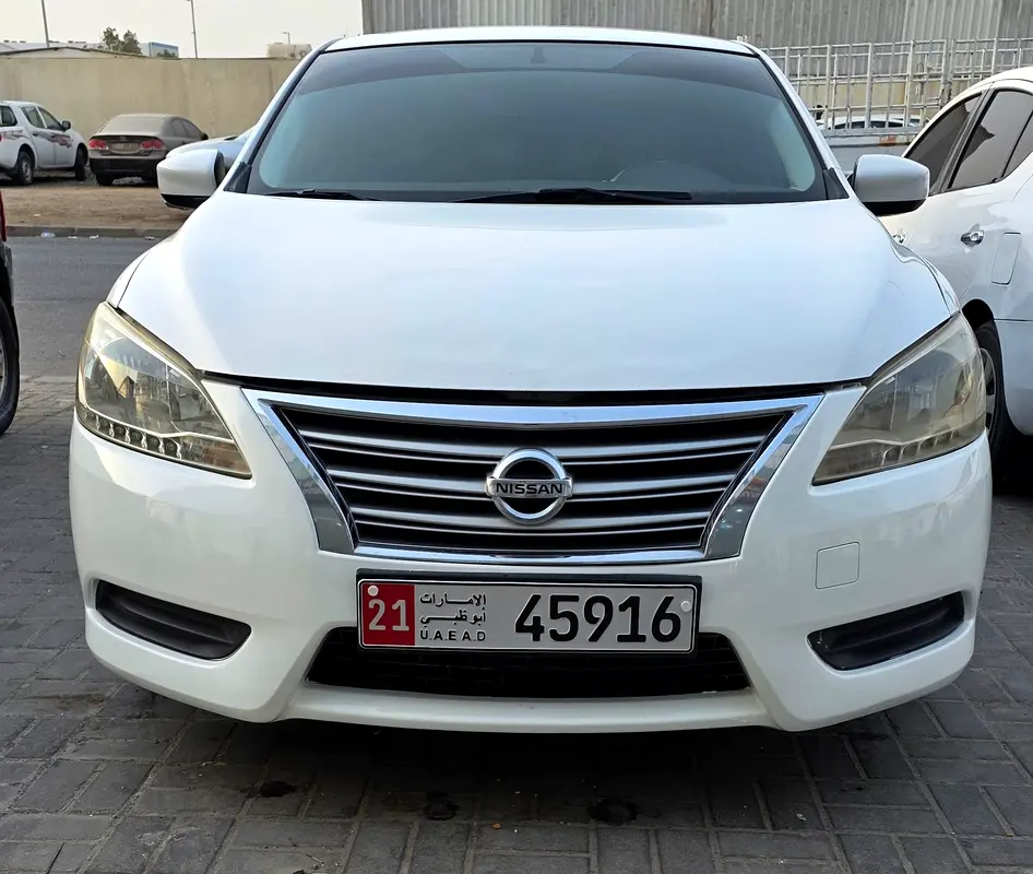 Nissan Sentra 2016 — photo 1 of 12