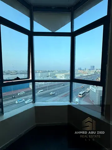 3 bedrooms, a living room, a maid's room, and 4 bathrooms in Al-Rashidiyah, one of the large areas.