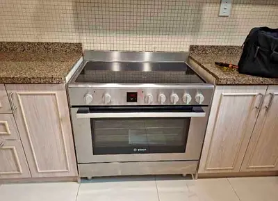 Bosch 5 hobs electric ceramic stove same like new condition