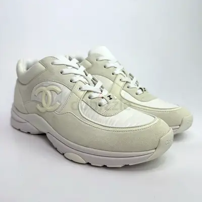 AUTHENTIC CHANEL CC LOGO SNEAKERS(SIZE 41/UK8)