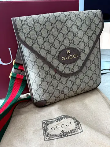 Gucci Neo Vintage GG Supreme Messenger — Tiger Head | Box  Dust Bag Included