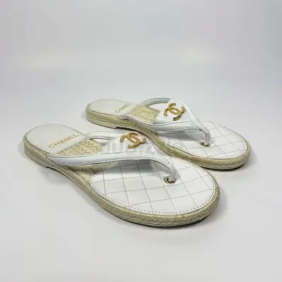AUTHENTIC CHANEL CC THONG SANDALS (SIZE 38 / UK5)