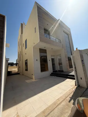 Villa for rent in Al Yasmin, Ajman: 6 master bedrooms, living room, majlis, maid's room, and laundry room in a prime location at a great price.