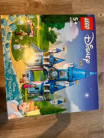FLASH SALE BRAND NEW LEGO 43206 DISNEY CINDERELLA AND PRINCE CHARMING CASTLE SLIGHT CHIP ON BOX