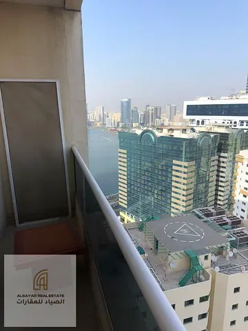 للبيع شقه بموقع مميز مكونه من غرفه وصاله باطلاله جانبيه ع البحيره باضافه الى خدمات البرج من جيم ومسبح وامن حراسه ع مدار الساعه