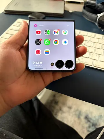 Samsung Galaxy Z Flip 7 (Foldable) – Excellent Condition | Like New | 2 month old