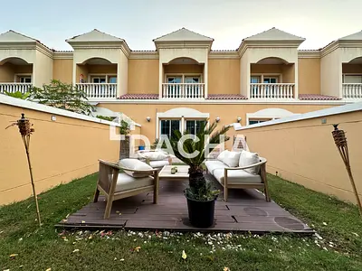 PARK BACKING! / Middle Unit / Well Kept