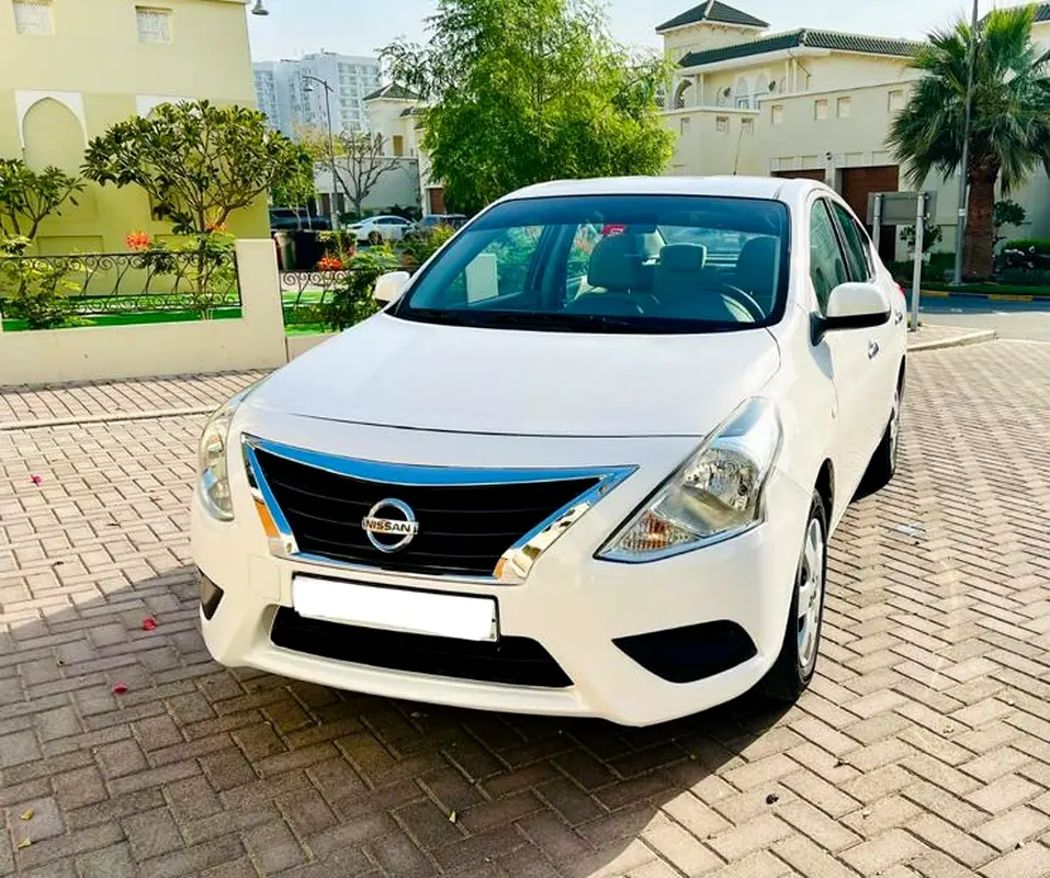 Nissan Sunny 2022 — photo 1 of 4