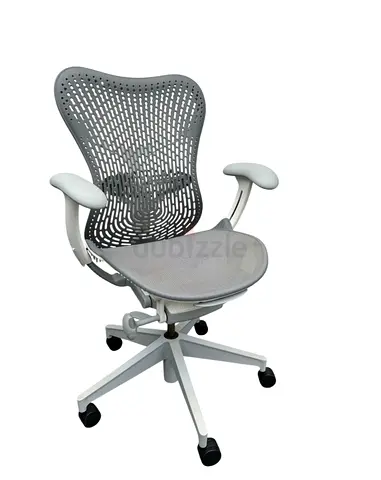 HERMAN MILLER MIRRA