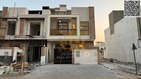 Modern villa in Al Yasmin, two floors and a roof, 5 master bedrooms, with a spacious building area and a special price.